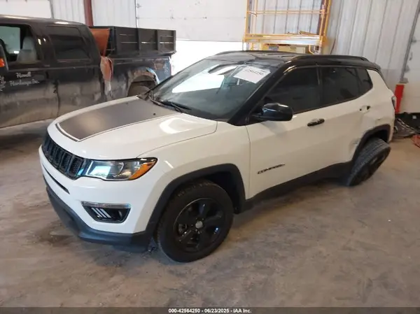 3C4NJDBBXJT349731 2018 JEEP COMPASS - Image 2