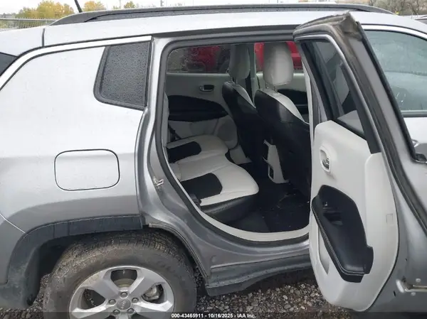 3C4NJDBBXJT350152 2018 JEEP COMPASS - Image 8