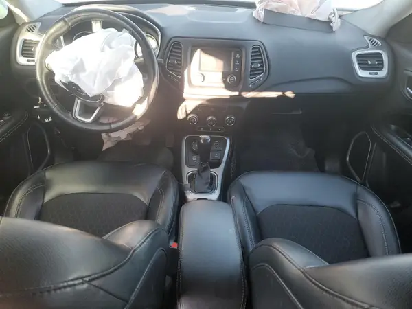 3C4NJDBBXJT366349 2018 JEEP COMPASS - Image 8