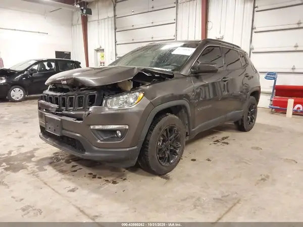 3C4NJDBBXJT366352 2018 JEEP COMPASS - Image 2