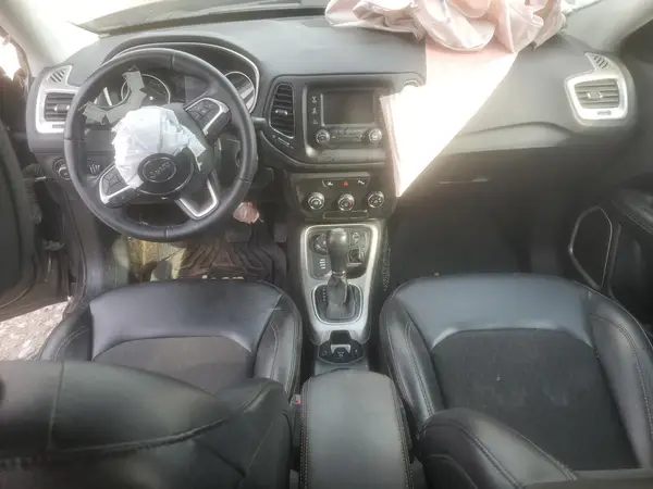 3C4NJDBBXJT391137 2018 JEEP COMPASS - Image 8