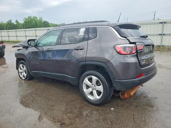 3C4NJDBBXJT392434 2018 JEEP COMPASS - Image 2
