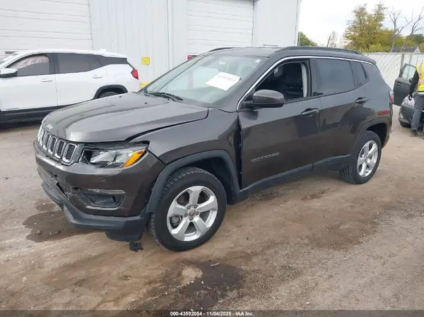 3C4NJDBBXJT398296 2018 JEEP COMPASS - Image 2