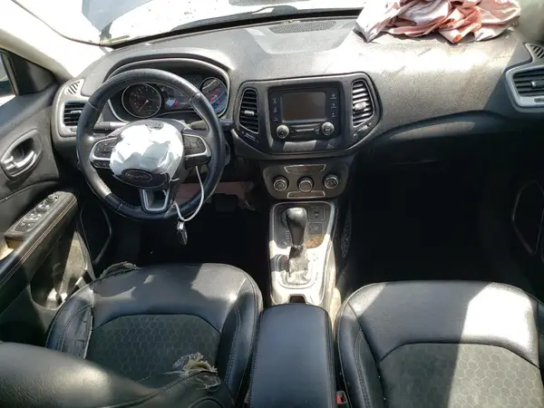 3C4NJDBBXJT398606 2018 JEEP COMPASS - Image 8