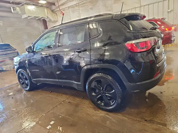3C4NJDBBXJT401570 2018 JEEP COMPASS - Image 2