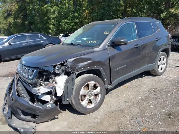 3C4NJDBBXJT402976 2018 JEEP COMPASS - Image 2
