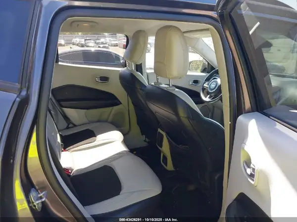 3C4NJDBBXJT402976 2018 JEEP COMPASS - Image 8
