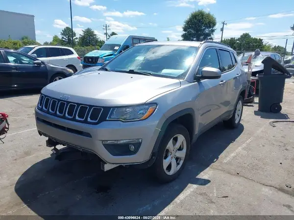 3C4NJDBBXJT417493 2018 JEEP COMPASS - Image 2