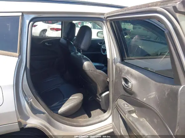 3C4NJDBBXJT417493 2018 JEEP COMPASS - Image 8
