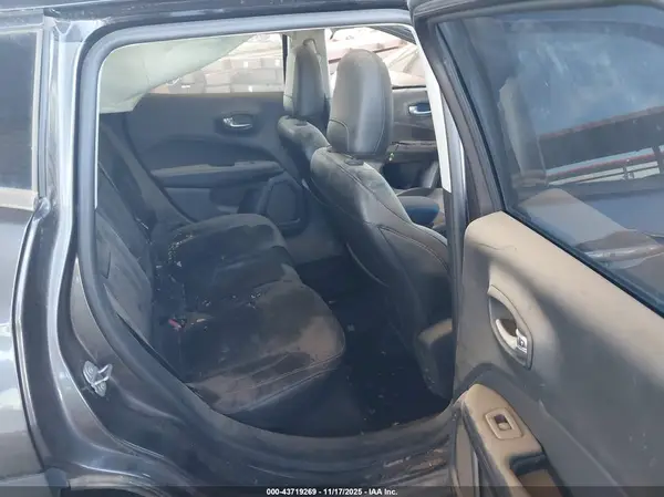 3C4NJDBBXJT453992 2018 JEEP COMPASS - Image 8