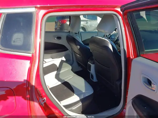 3C4NJDBBXJT457668 2018 JEEP COMPASS - Image 8