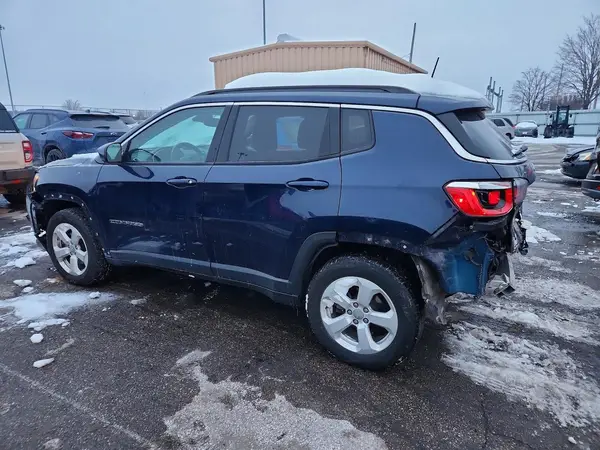 3C4NJDBBXJT458108 2018 JEEP COMPASS - Image 2