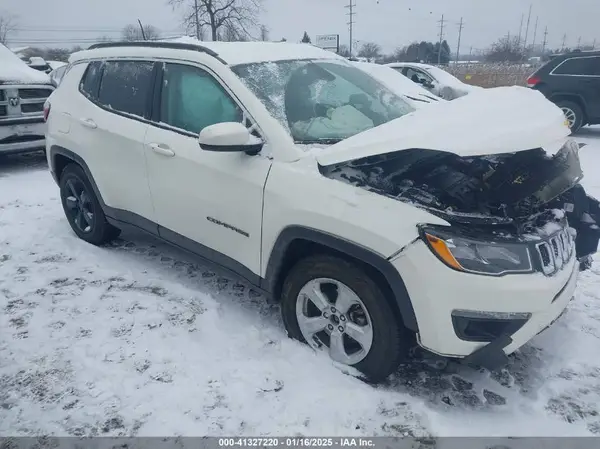 3C4NJDBBXKT647665 2019 JEEP COMPASS - Image 1