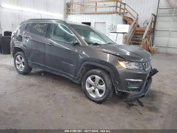 3C4NJDBBXKT665843 2019 JEEP COMPASS - Image 1