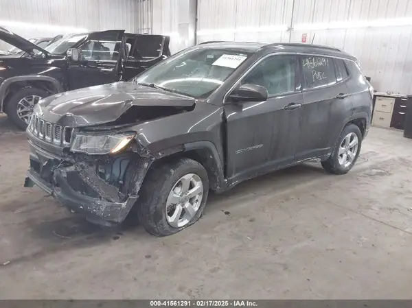 3C4NJDBBXKT665843 2019 JEEP COMPASS - Image 2