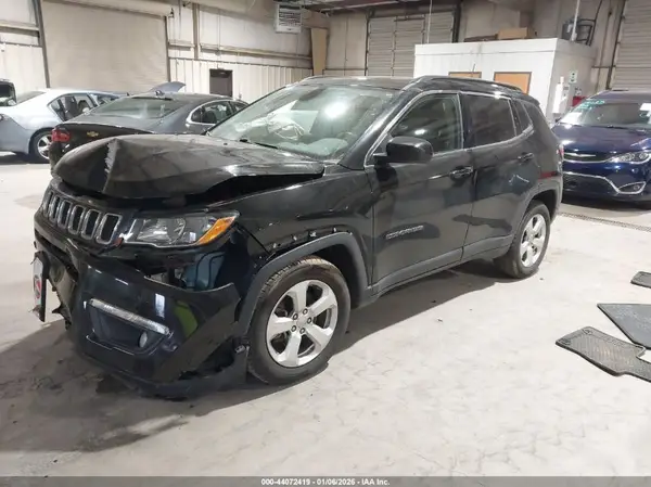 3C4NJDBBXKT683713 2019 JEEP COMPASS - Image 2