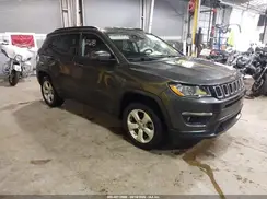 3C4NJDBBXKT690323 2019 JEEP COMPASS