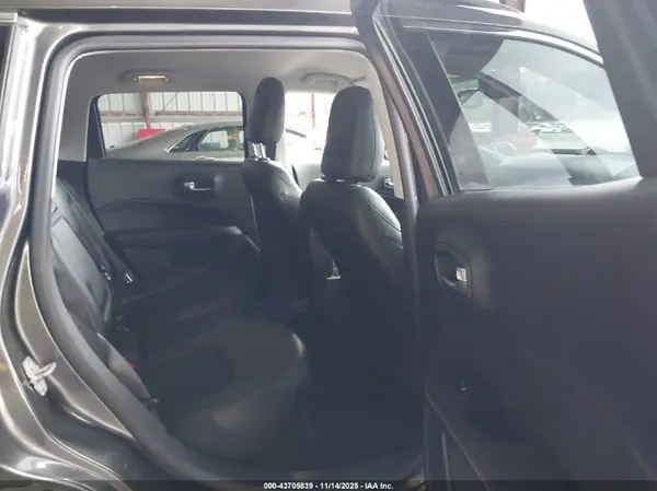 3C4NJDBBXKT733963 2019 JEEP COMPASS - Image 8