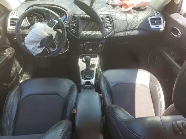 3C4NJDBBXKT742419 2019 JEEP COMPASS - Image 8