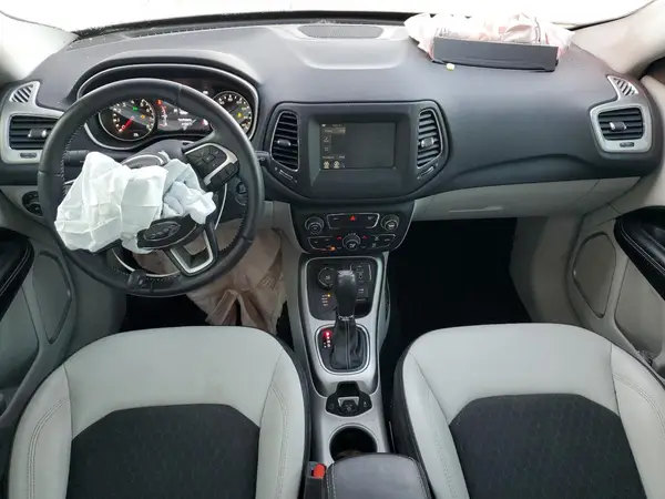 3C4NJDBBXKT761018 2019 JEEP COMPASS - Image 8