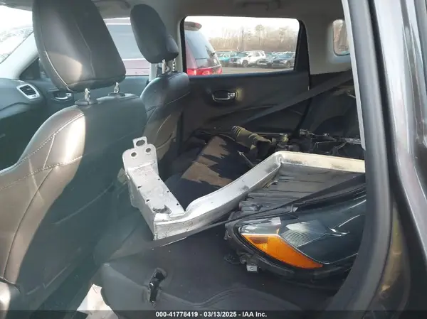 3C4NJDBBXKT767613 2019 JEEP COMPASS - Image 8