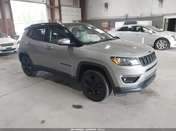 3C4NJDBBXKT806717 2019 JEEP COMPASS - Image 1