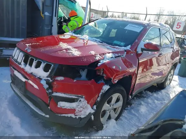 3C4NJDBBXKT813165 2019 JEEP COMPASS - Image 2