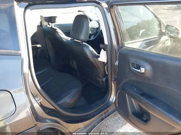 3C4NJDBBXKT835750 2019 JEEP COMPASS - Image 8