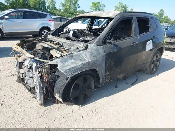 3C4NJDBBXMT541462 2021 JEEP COMPASS - Image 2