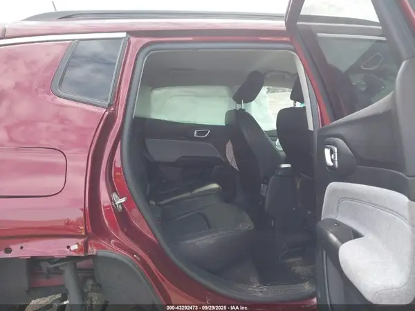 3C4NJDBBXNT127406 2022 JEEP COMPASS - Image 8