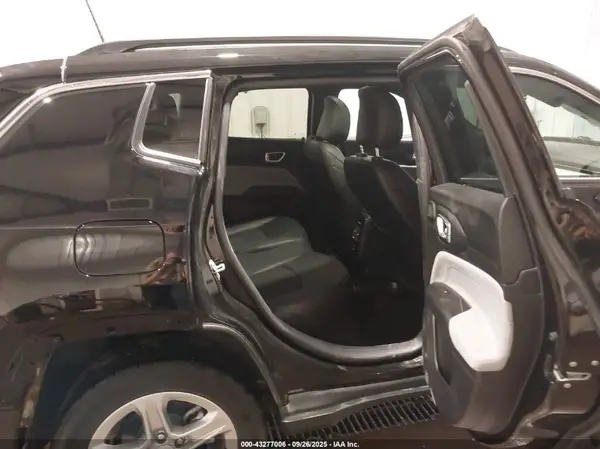 3C4NJDBN1PT558763 2023 JEEP COMPASS - Image 8