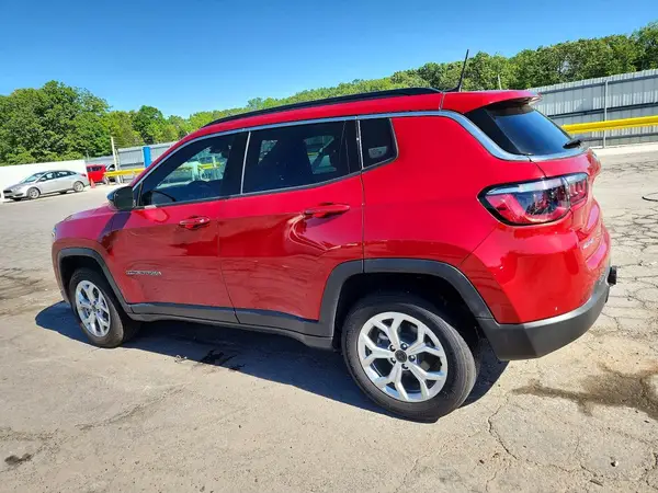 3C4NJDBN2ST557999 2025 JEEP COMPASS - Image 2