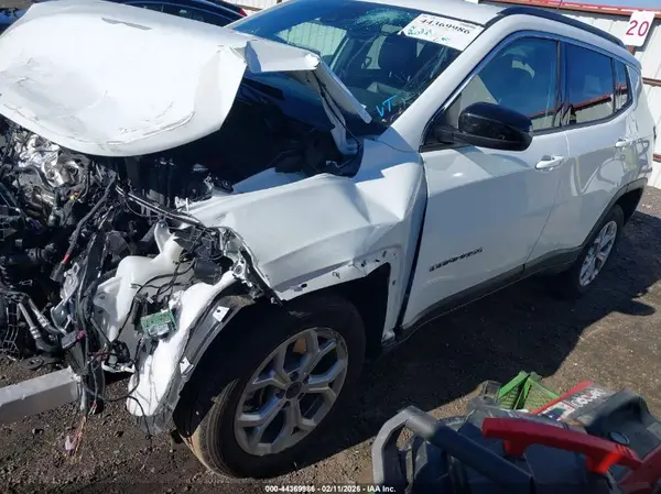 3C4NJDBN2ST617389 2025 JEEP COMPASS - Image 2