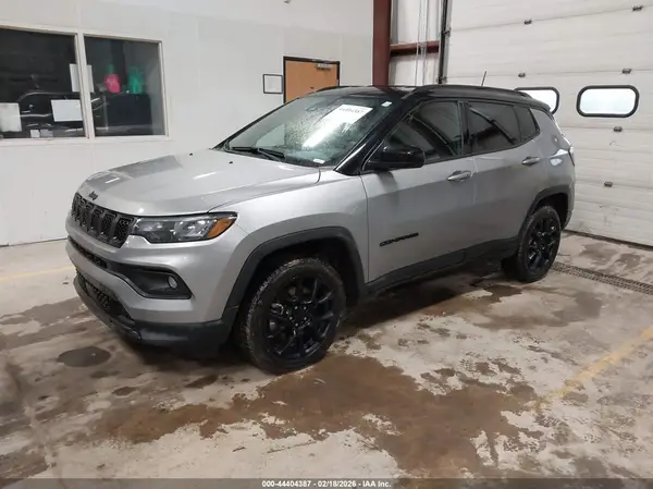 3C4NJDBN3PT517678 2023 JEEP COMPASS - Image 2