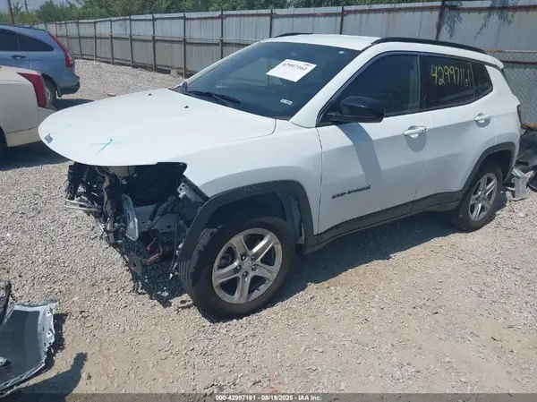 3C4NJDBN3PT562104 2023 JEEP COMPASS - Image 2