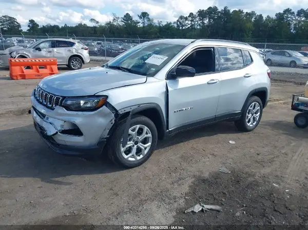 3C4NJDBN3ST600813 2025 JEEP COMPASS - Image 2