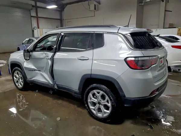 3C4NJDBN4ST588882 2025 JEEP COMPASS - Image 2