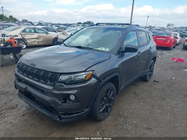 3C4NJDBN5PT500560 2023 JEEP COMPASS - Image 2