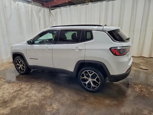 3C4NJDBN6RT605109 2024 JEEP COMPASS - Image 2