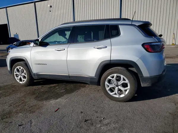 3C4NJDBN6ST502021 2025 JEEP COMPASS - Image 2