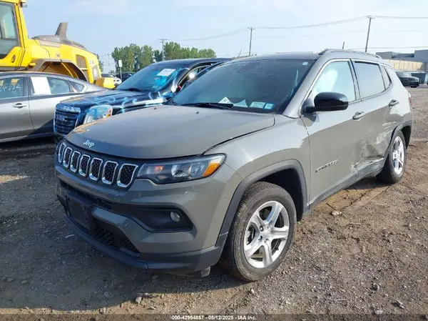 3C4NJDBN7PT520731 2023 JEEP COMPASS - Image 2
