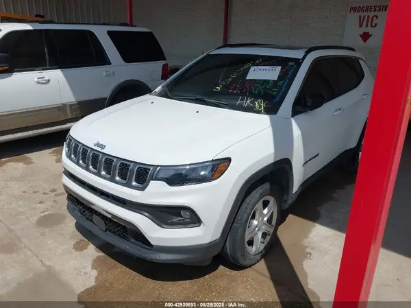 3C4NJDBN7PT529364 2023 JEEP COMPASS - Image 2