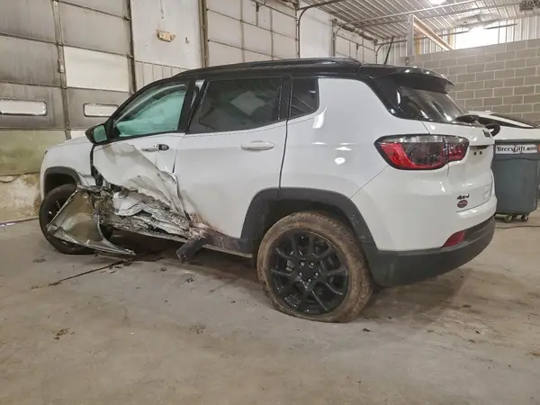 3C4NJDBN7PT530109 2023 JEEP COMPASS - Image 2