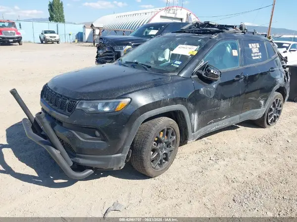 3C4NJDBN7PT536427 2023 JEEP COMPASS - Image 2