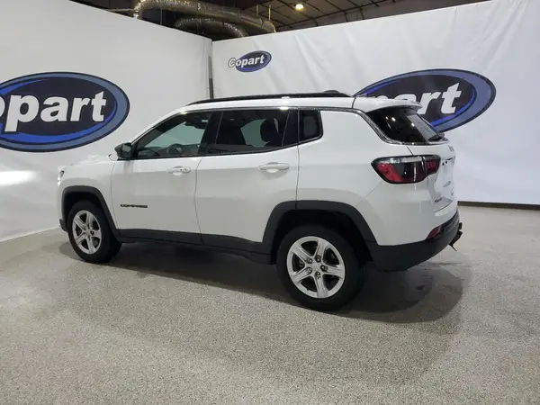 3C4NJDBN7PT562252 2023 JEEP COMPASS - Image 2