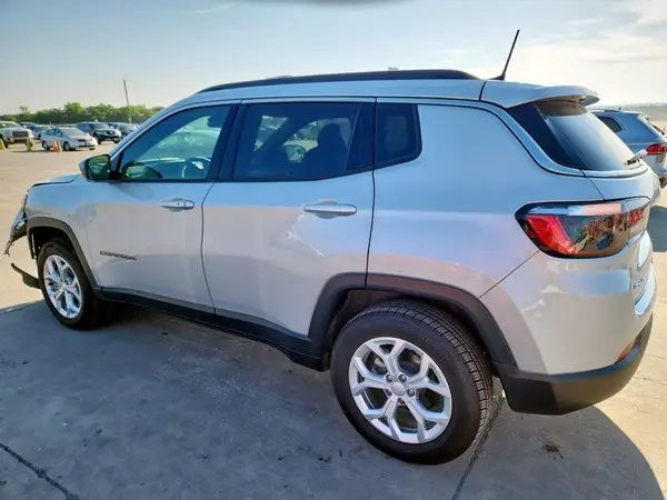 3C4NJDBN8RT117960 2024 JEEP COMPASS - Image 2