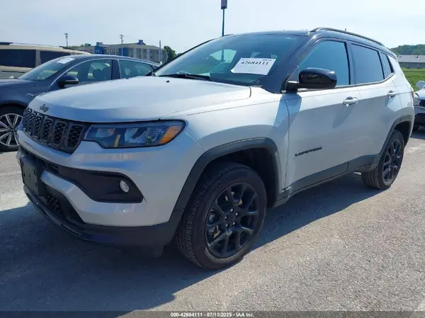 3C4NJDBN8RT157861 2024 JEEP COMPASS - Image 2