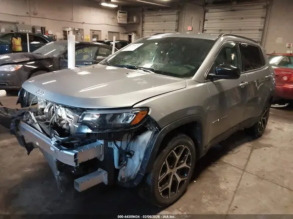3C4NJDBN8RT605998 2024 JEEP COMPASS - Image 2