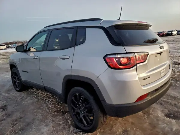 3C4NJDBN8ST552029 2025 JEEP COMPASS - Image 2
