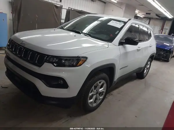 3C4NJDBN8ST556078 2025 JEEP COMPASS - Image 2